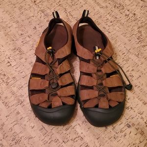 Mens size 11 Keen sandals